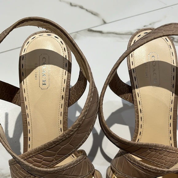 Coach heels size 10 - Picture 2 of 6